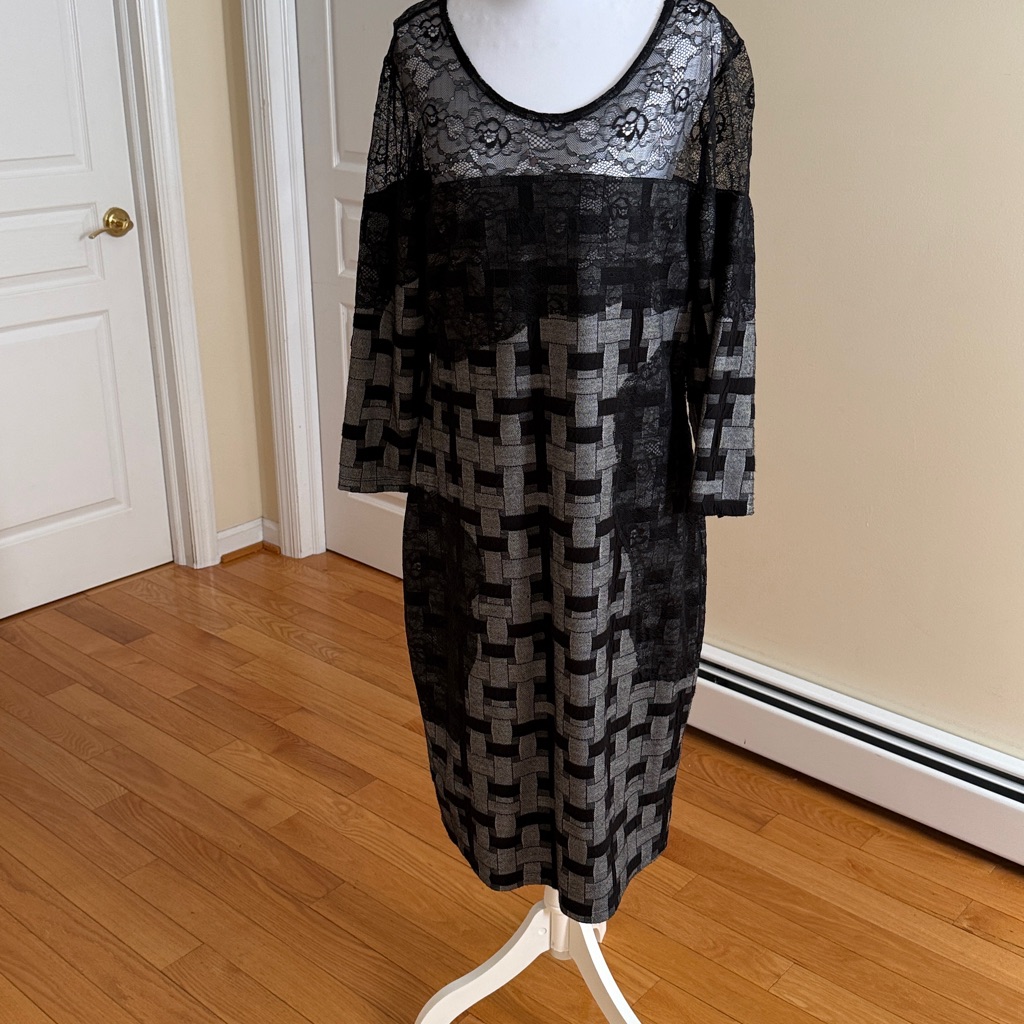 Carre Noir By Talk Of The Walk Elegant Black And Gray Patterned Midi Dress